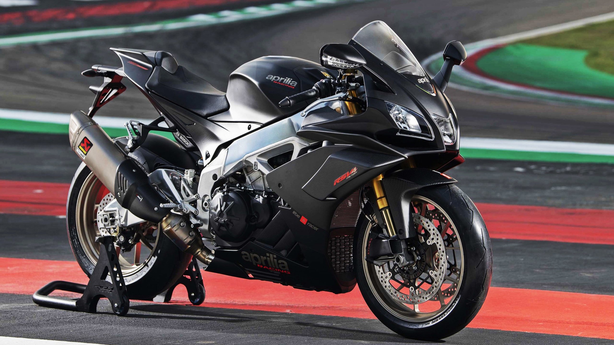 LEYU SPORTS中国官方网站-弗拉门戈控球率高，防线前压无惧反击，弗拉门戈球队图片