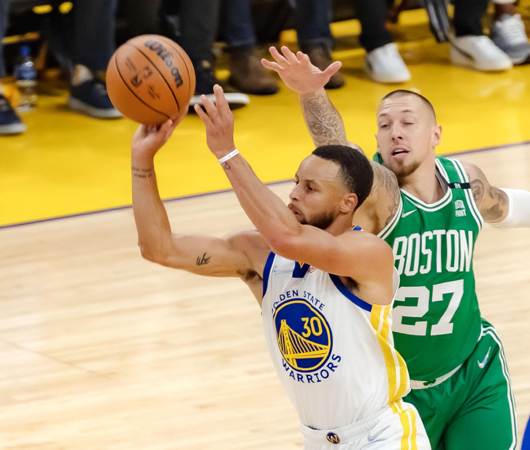 乐鱼体育：凯尔特人队东部决赛：能否战胜雄鹿，重返总决赛？